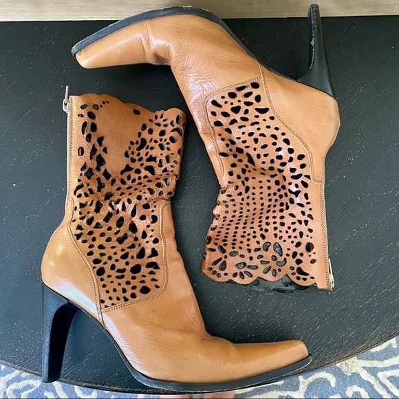 Sketchers by Michelle K Laser Cut Heeled Leather Boots Size 7.5 🥳Host Pick! 🥳 - Picture 3 of 13